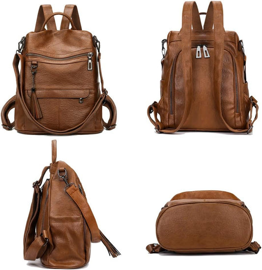 Set med ljusbrun ryggsäck i skinn, visad från sidan och med accessoarer