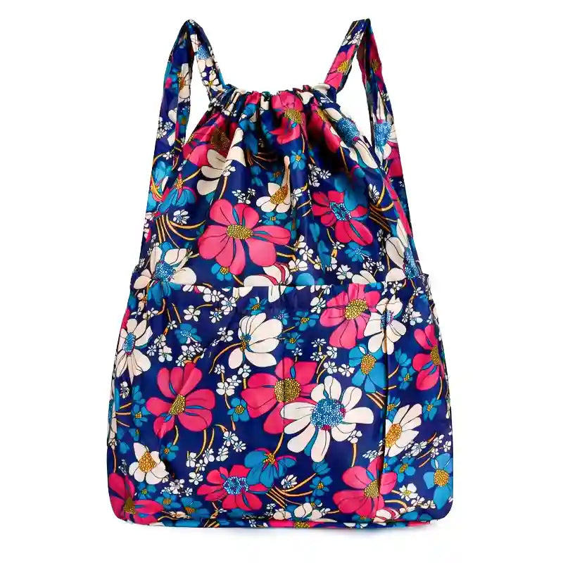 Blommig ryggsäck dam med färgstarkt blommönster sedd framifrån